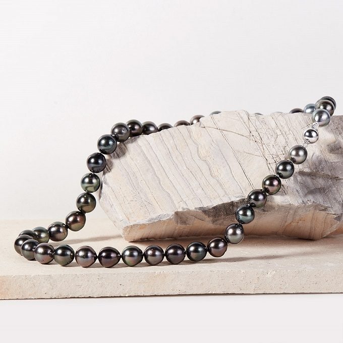 Tahitian pearl necklace - KLENOTA