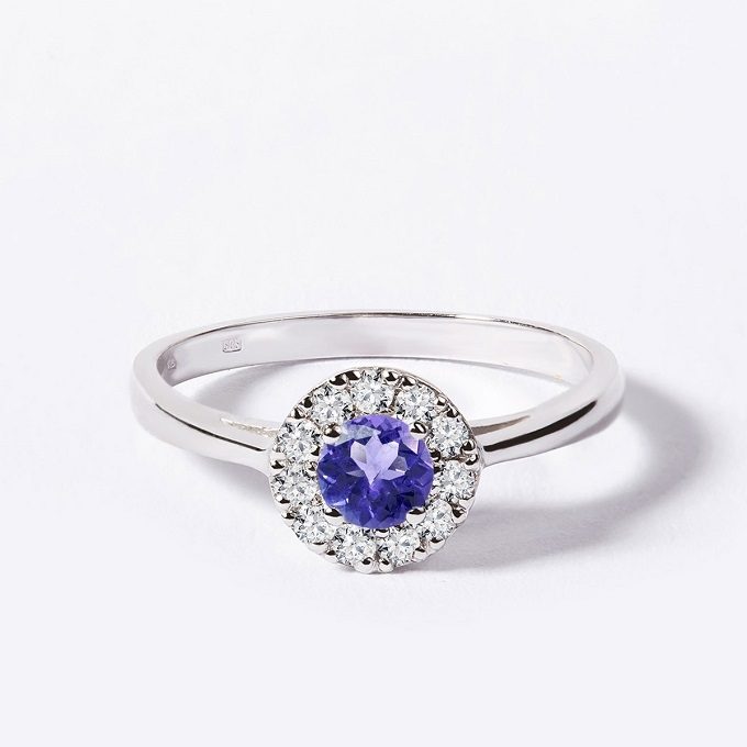 Bague halo en or blanc avec tanzanite et diamants - KLENOTA