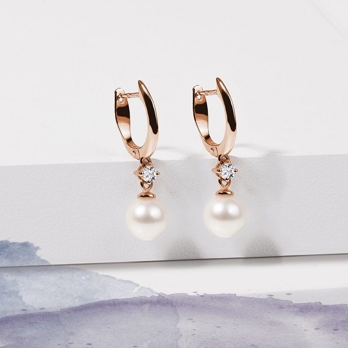 Rose gold earrings with pearl and diamond - KLENOTA