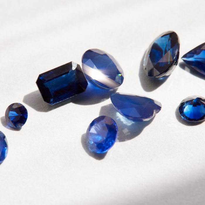 How we choose and buy gemstones at KLENOTA