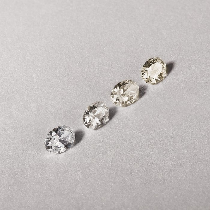 Klasifikace přírodních čirých diamantů podle barvy