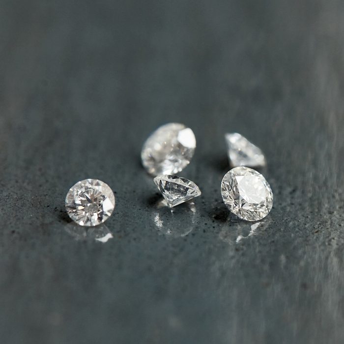 Fluorescence in diamonds
