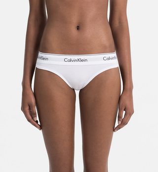 Dámské kalhotky tanga CALVIN KLEIN Modern Cotton F3786E bílá