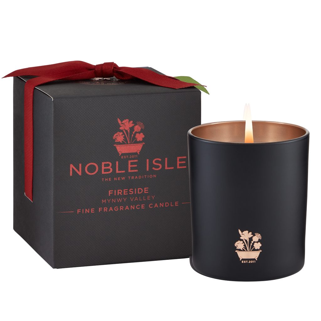 Vonná svíčka Noble Isle Fireside (200 g) - Noble Isle - Difuzéry a svíčky -  Pánské parfémy, Kosmetika - Gentleman Store