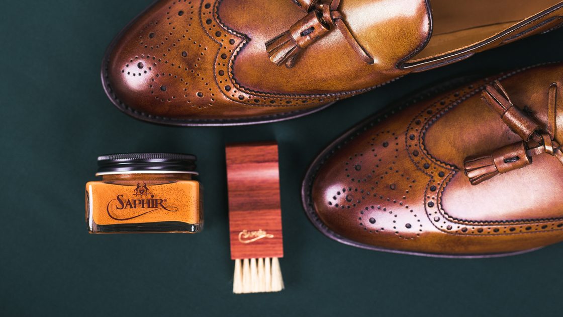 Jak vyleštit boty pomocí krému na boty - Gentleman Store