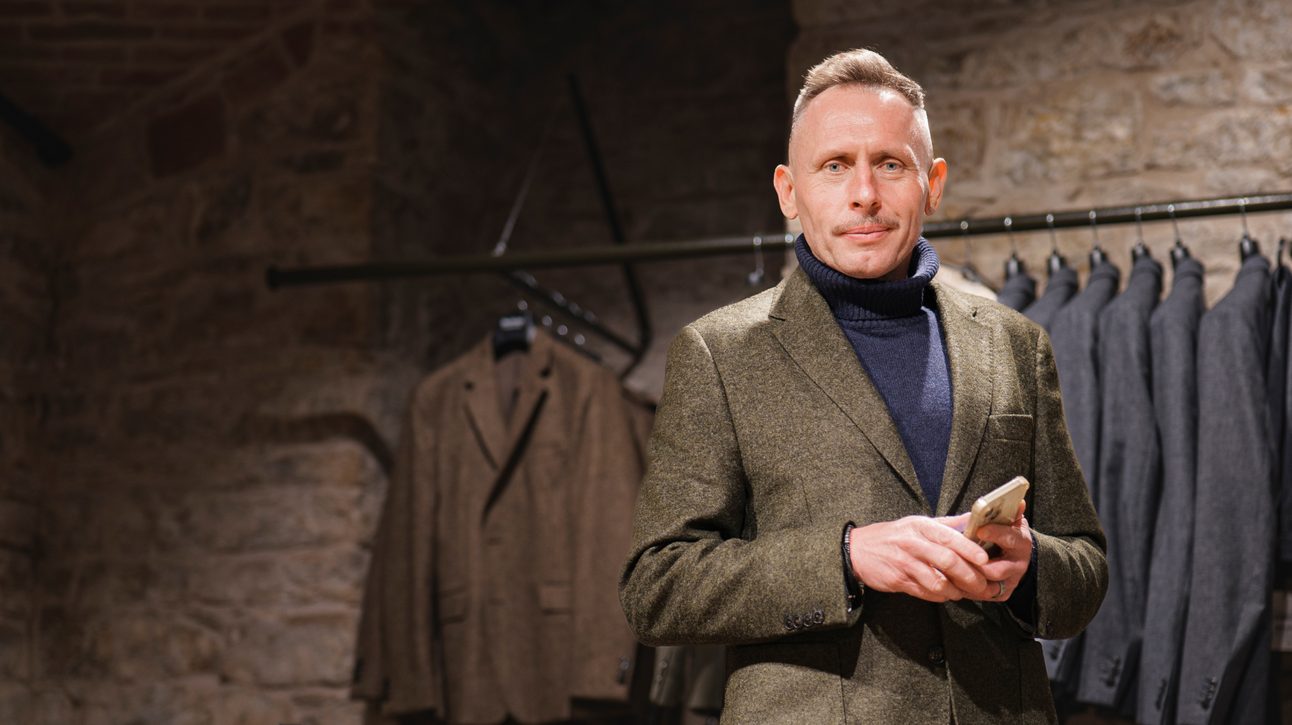 Jan Tuna: Zlatý oblek byl provokace. I za malou naušnici sklízím hejty