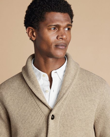 Charles Tyrwhitt Merino Shawl Neck Chunky Cardigan Oatmeal Klasicky cardigan se alovym vyst ihem Charles Tyrwhitt Cardigany Svetry a mikiny Oble eni Gentleman Store