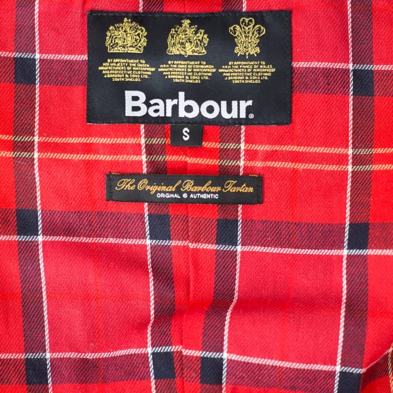 Обработено с восък яке Barbour Ashby - черно