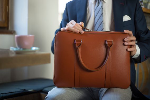 Kožená slim taška na notebook John & Paul - koňak