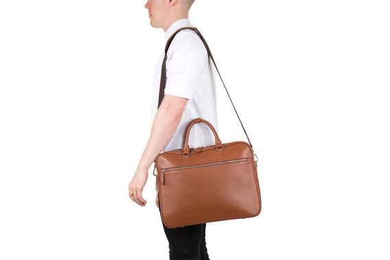 Kožená slim taška na notebook Sandqvist Dag - Cognac Brown