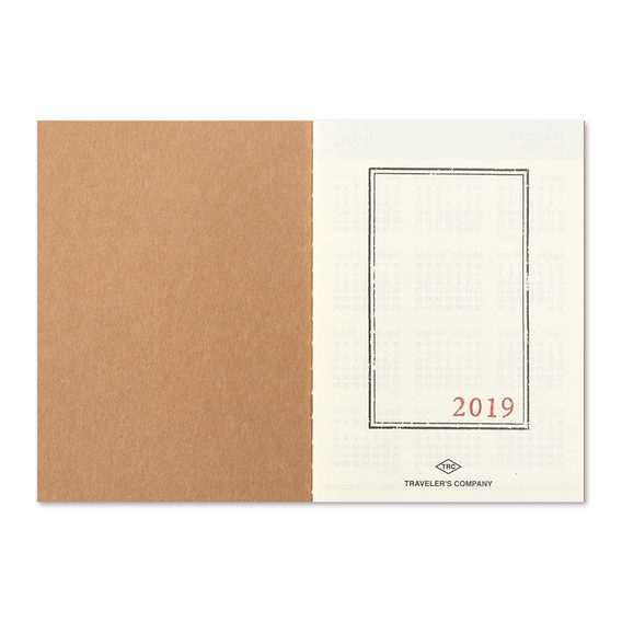 Traveler's Notebook s měsíčním diářem na rok 2019 - camel (Passport)