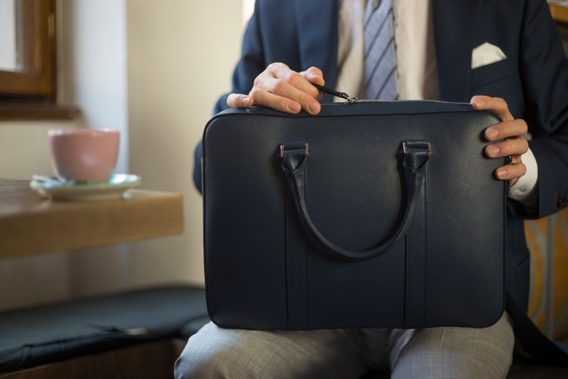 Kožená slim taška na notebook John & Paul - modrá