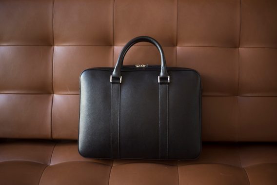 Kožená slim taška na notebook John & Paul - černá