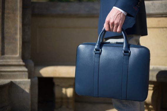 Kožená slim taška na notebook John & Paul - modrá