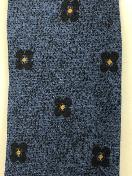 Bazar: Modrá kravata s tmavě modrými květy John & Paul