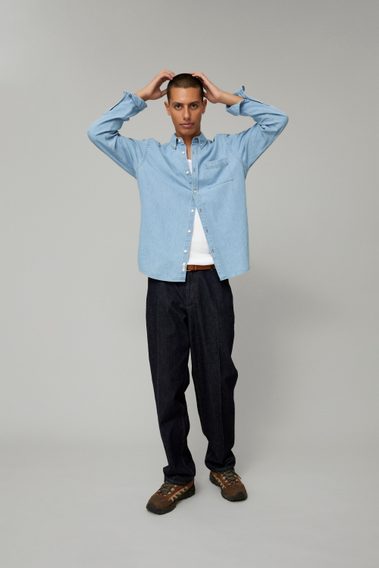 forét Hornet Chambray Shirt — Light Chambray