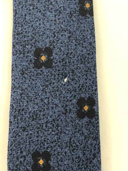 Bazar: Modrá kravata s tmavě modrými květy John & Paul