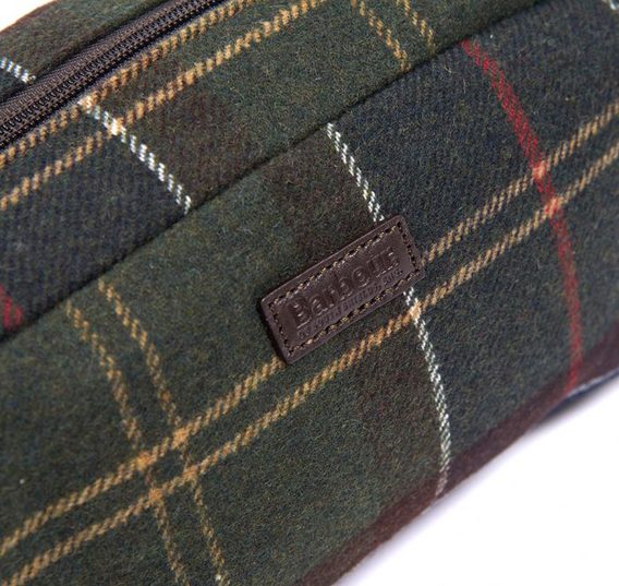 Toaletní taška Barbour s klasickým tartanovým vzorem