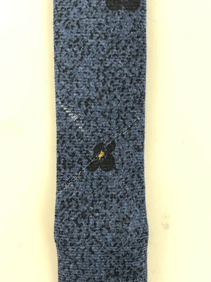 Bazar: Modrá kravata s tmavě modrými květy John & Paul