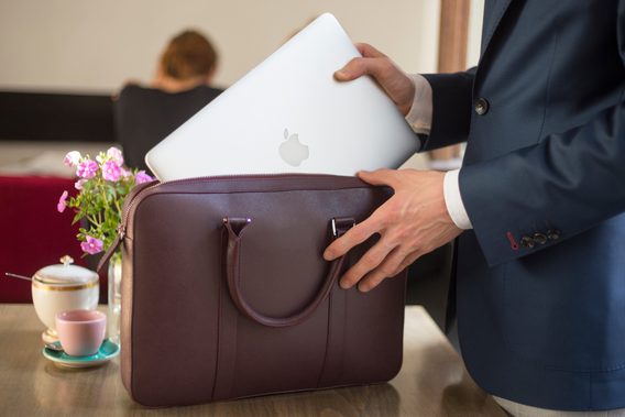 Kožená slim taška na notebook John & Paul - vínová