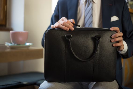 Kožená slim taška na notebook John & Paul - černá