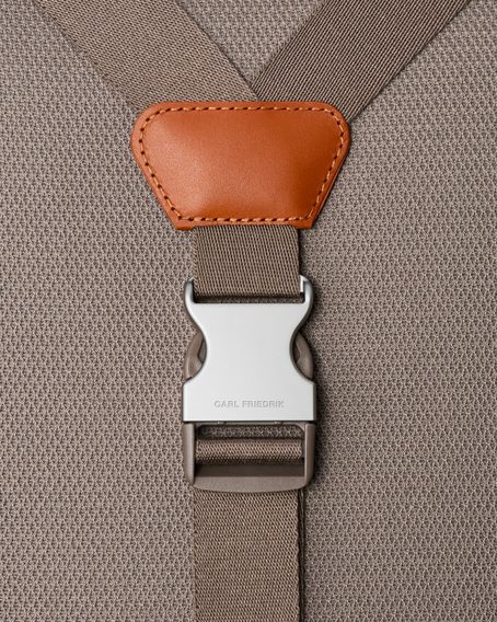 Carl Friedrik — The Carry-on Aluminium