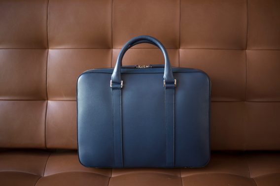 Kožená slim taška na notebook John & Paul - modrá