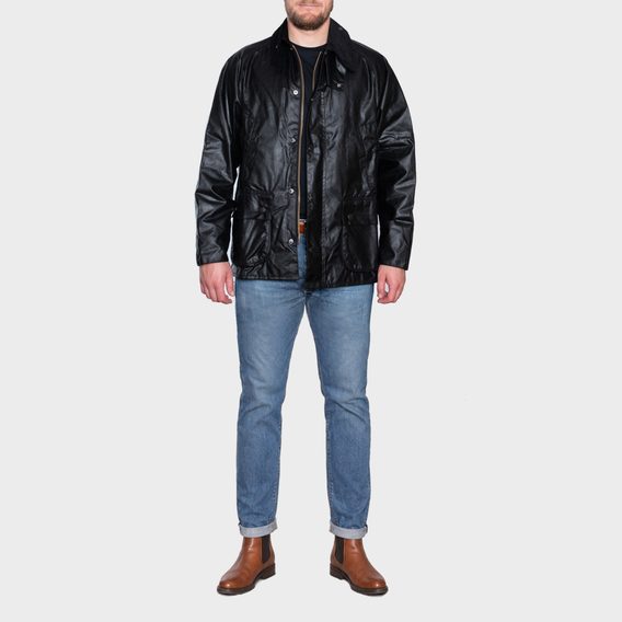Naš model visok je 182 cm, težak 85 kg i nosi jaknu veličine 40/M.