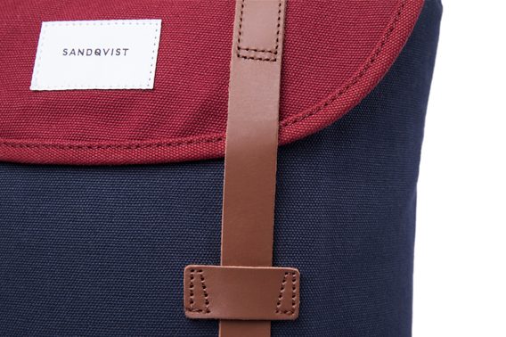 Městský batoh Sandqvist Stig - Blue/Burgundy