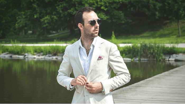 O výhodách světlého saka