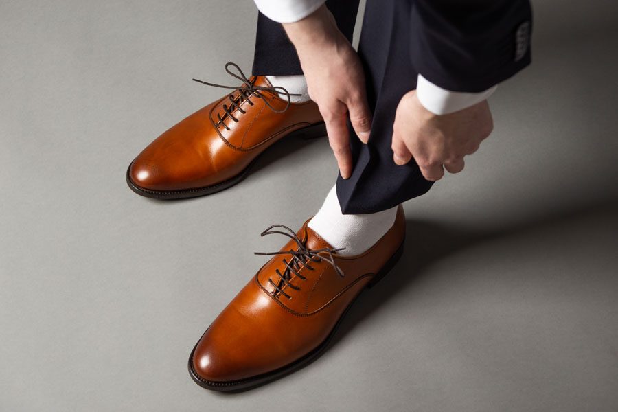 7 wskazówek, jak odpowiednio łączyć spodnie, skarpetki i buty - Gentleman  Store