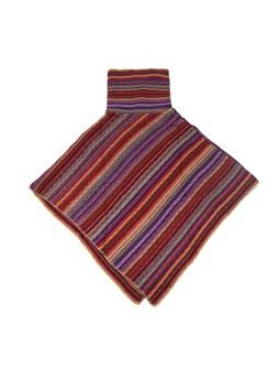 Červené pruhované pončo