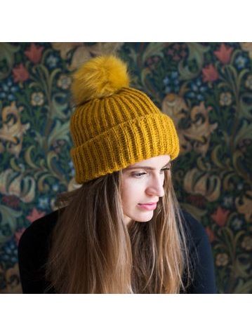 Žlutá zimní čepice