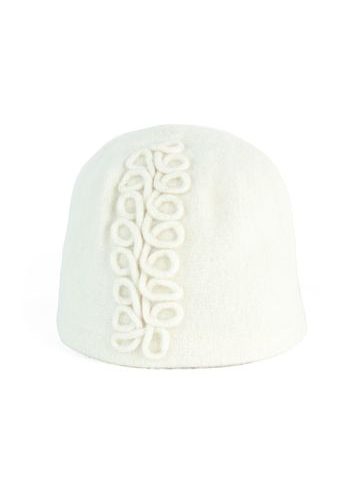 Bílý podzimní klobouk s aplikací