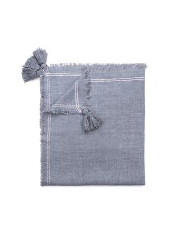 Lemovaná šedá šála