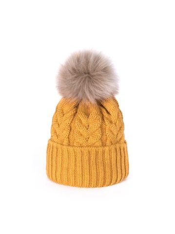 Čepice s chlupatou bambulí