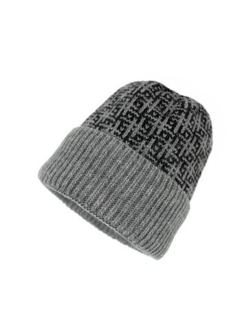 Pletená čepice s copánkovým vzorem bílá