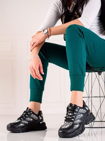 Černé sneakersy na platformě
