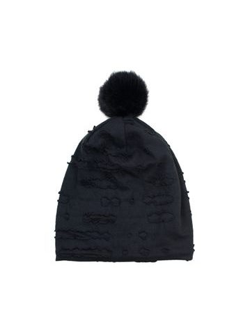 Černá čepice s bambulkou