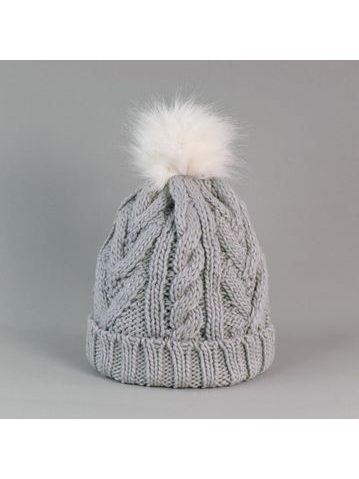 Šedá čepice s bambulí