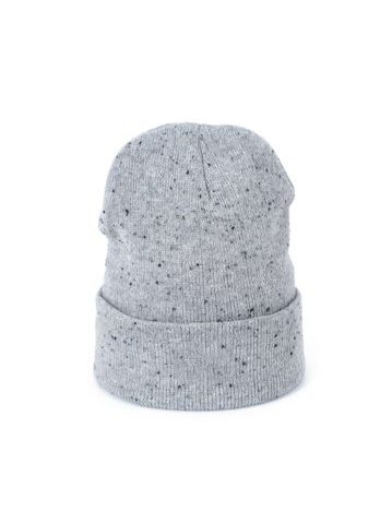 Minimalistická šedá čepice