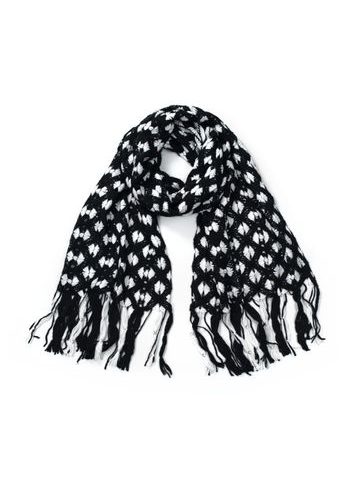 Pletená černobílá šála