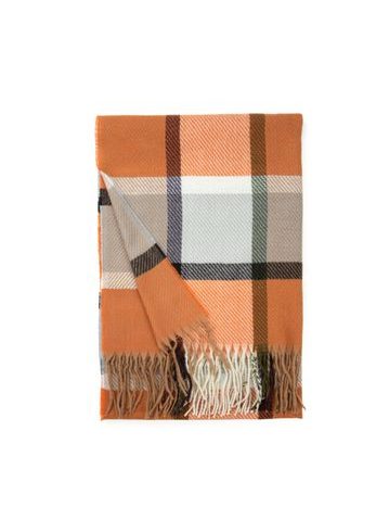 Klasická zimní šála s károvaným motivem