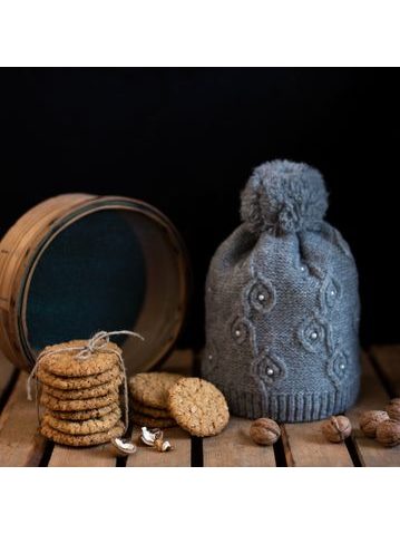 Velmi moderní ušanka tmavě šedá