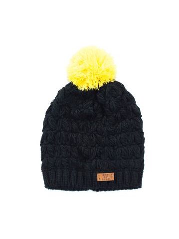 Černá zimní čepice se žlutou bambulí