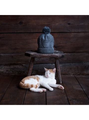 Čepice s chlupatou bambulí khaki