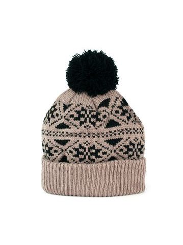 Módní hnědá čepice s bambulí zdobená motivem sněhových vloček