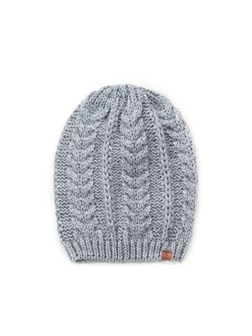 Dlouhá čepice s copánky světle šedá