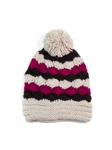 Barevná čepice s velkou bambulí vínová