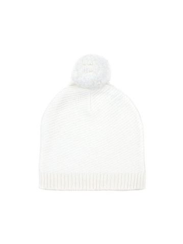 Bílá čepice s bambulí